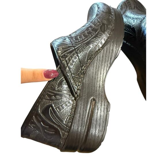 Dansko Women’s Staple Clogs Shoes Black Floral Embossed Size 36 (US 5.5-6) - Picture 10 of 15